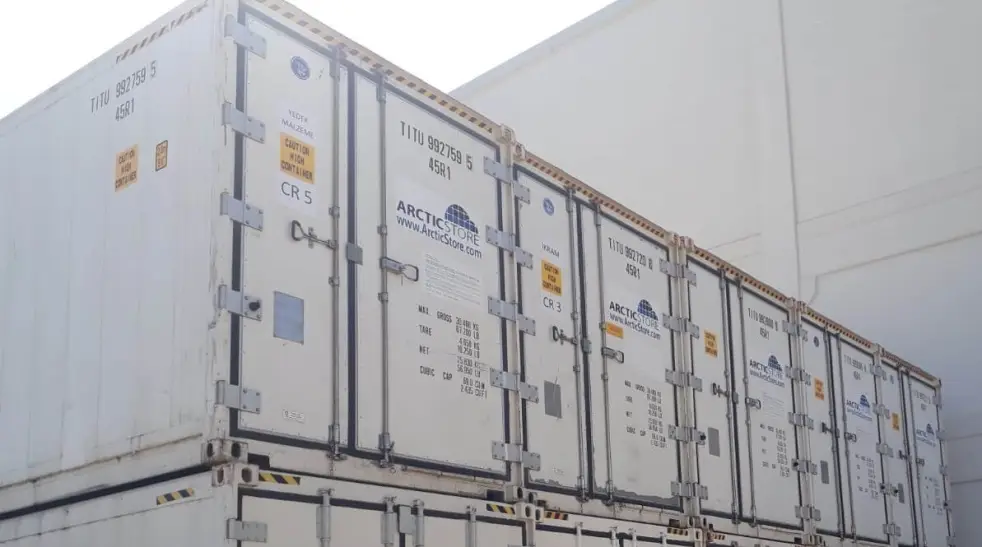 Shipyards in Turkey implemented temperature-controlled containers to store battery systems safely at +15°C to +20°C, ensuring performance and operational efficiency without building new infrastructure.